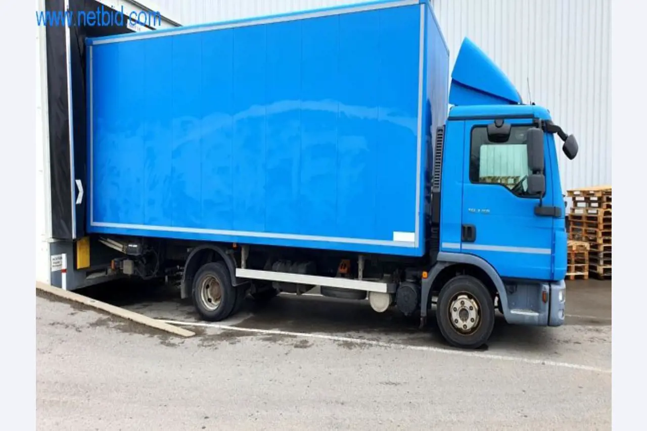 Máquinas para a produção de mobiliário para salas de estar-13