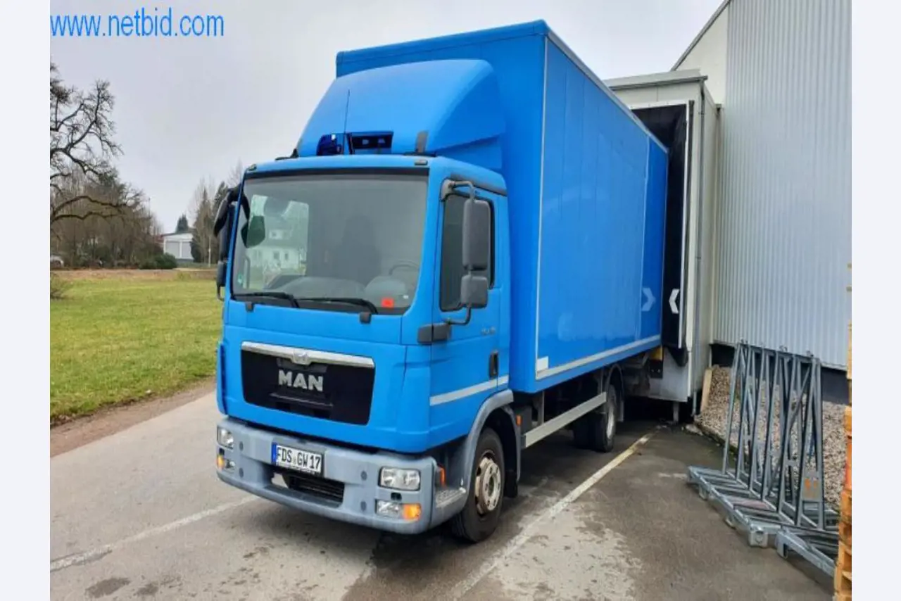 Máquinas para a produção de mobiliário para salas de estar-1