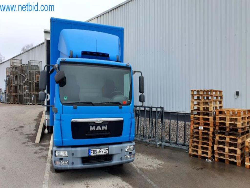 Máquinas para a produção de mobiliário para salas de estar-2