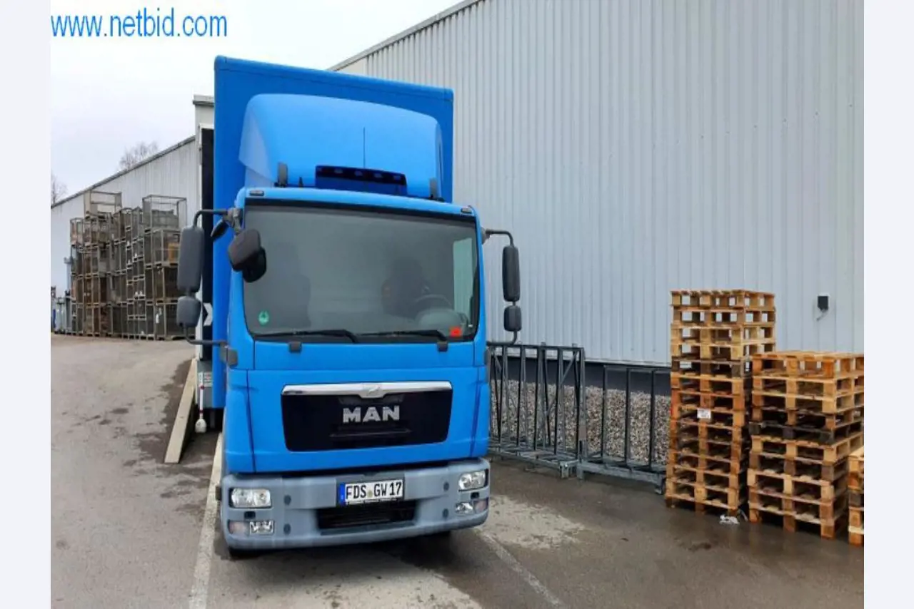 Máquinas para a produção de mobiliário para salas de estar-2