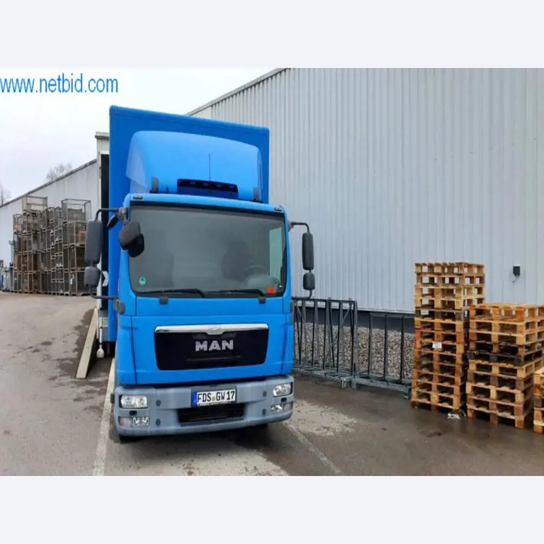 Máquinas para a produção de mobiliário para salas de estar-2