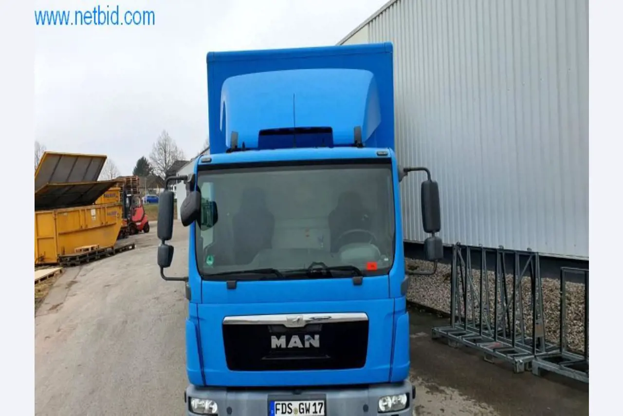 Máquinas para a produção de mobiliário para salas de estar-30