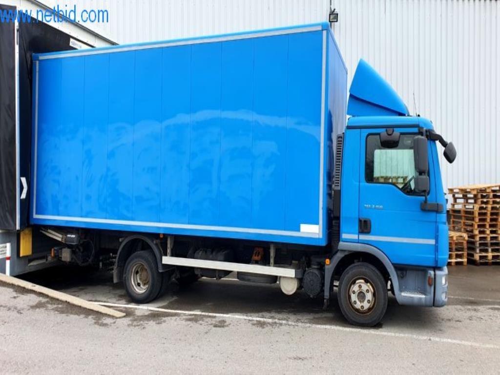 Máquinas para a produção de mobiliário para salas de estar-37