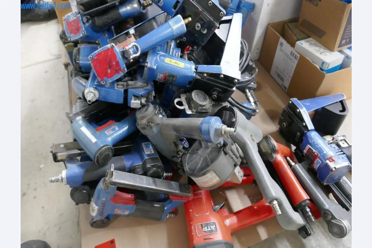 Maschinen zur Herstellung von Wohnraummöbeln-4