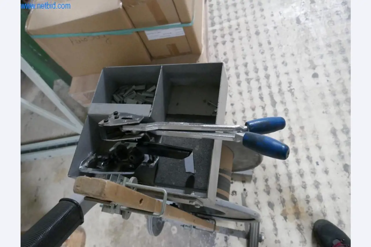 Stroje na výrobu obývacího nábytku-3