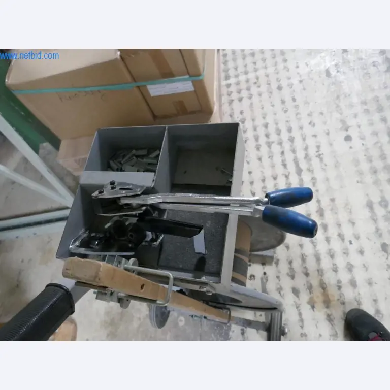 Stroje na výrobu obývacího nábytku-3