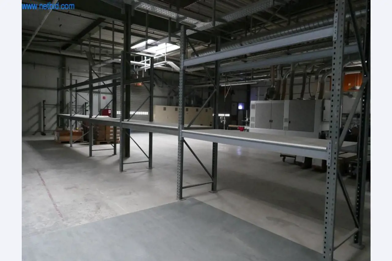 Stroje na výrobu obývacího nábytku-2