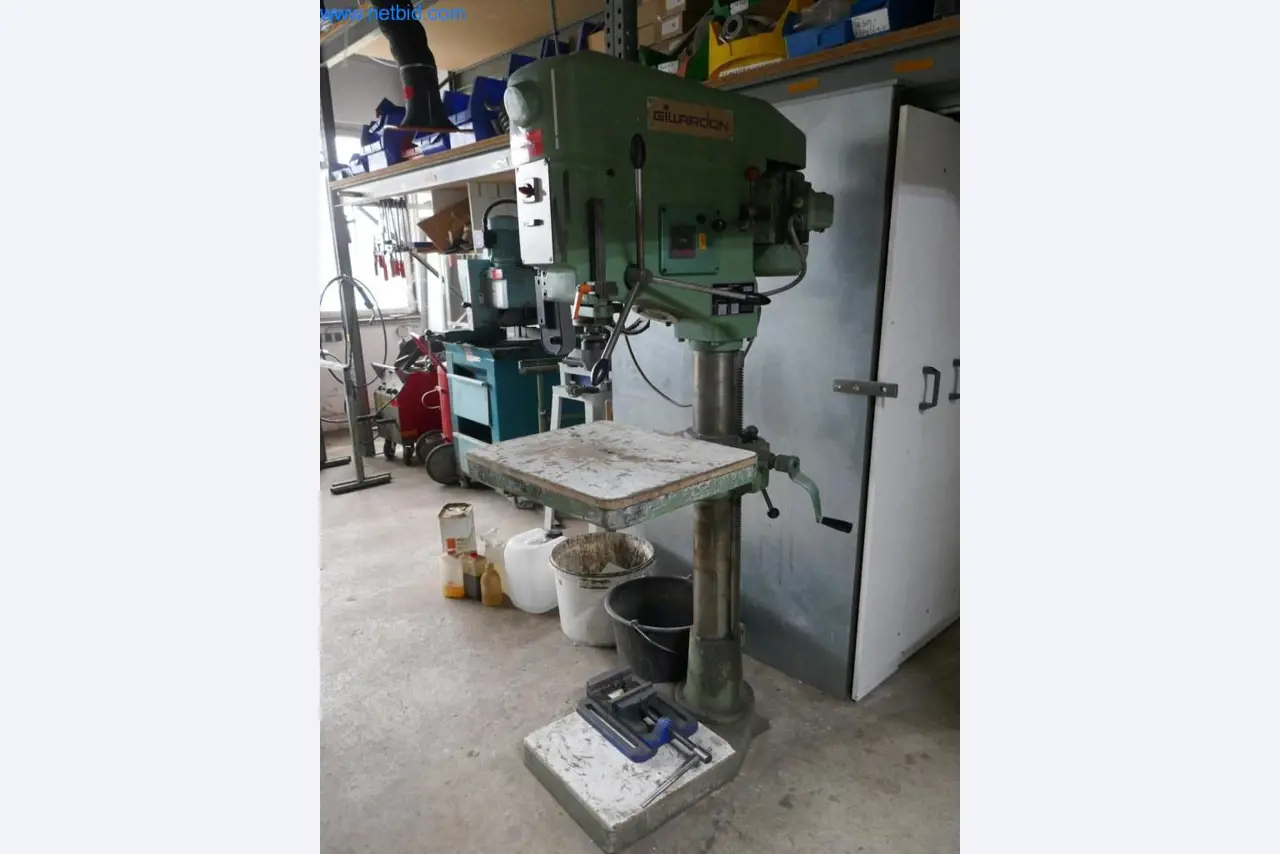 Máquinas para a produção de mobiliário para salas de estar-2