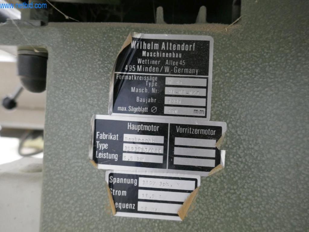 Stroje na výrobu obývacího nábytku-4