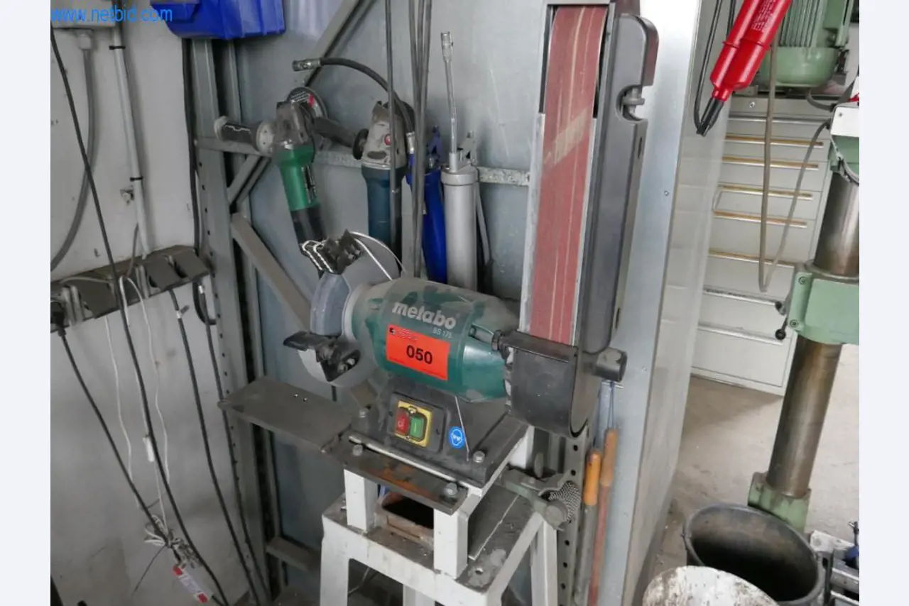 Maschinen zur Herstellung von Wohnraummöbeln-1