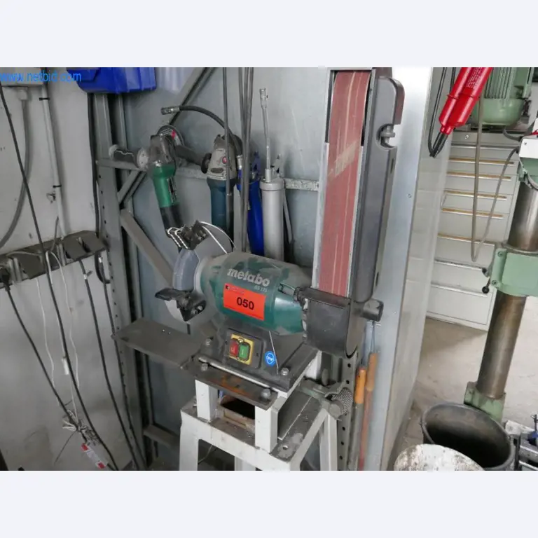 Maschinen zur Herstellung von Wohnraummöbeln-1