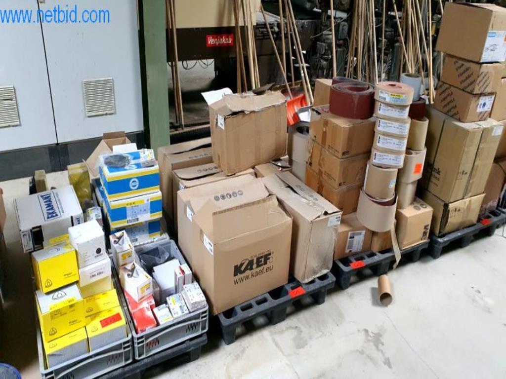 Maschinen zur Herstellung von Wohnraummöbeln-1