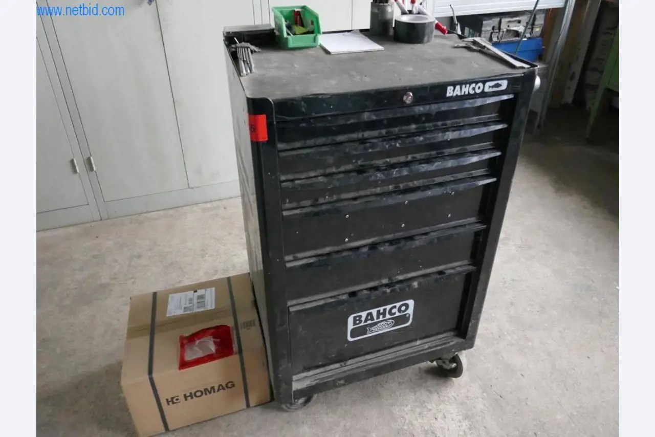 Stroje na výrobu obývacího nábytku-2