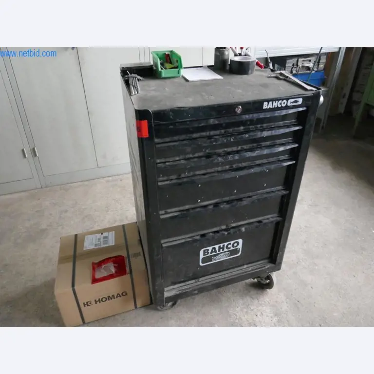 Stroje na výrobu obývacího nábytku-2