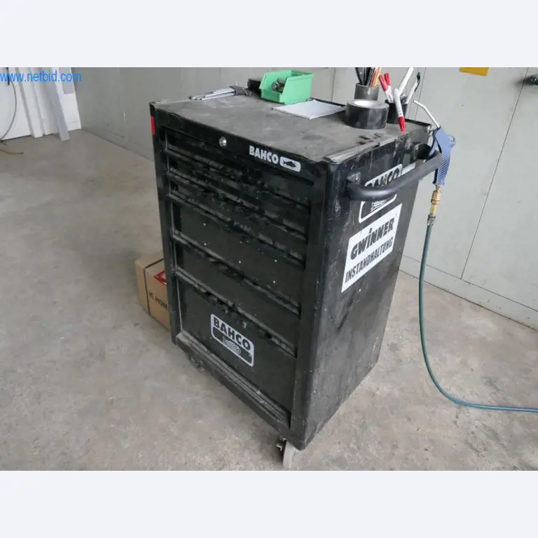 Stroje na výrobu obývacího nábytku-3