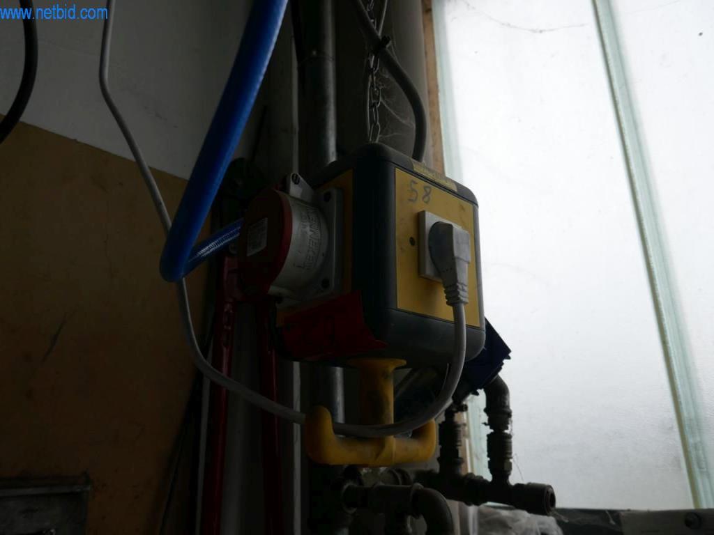 Stroje na výrobu obývacího nábytku-2