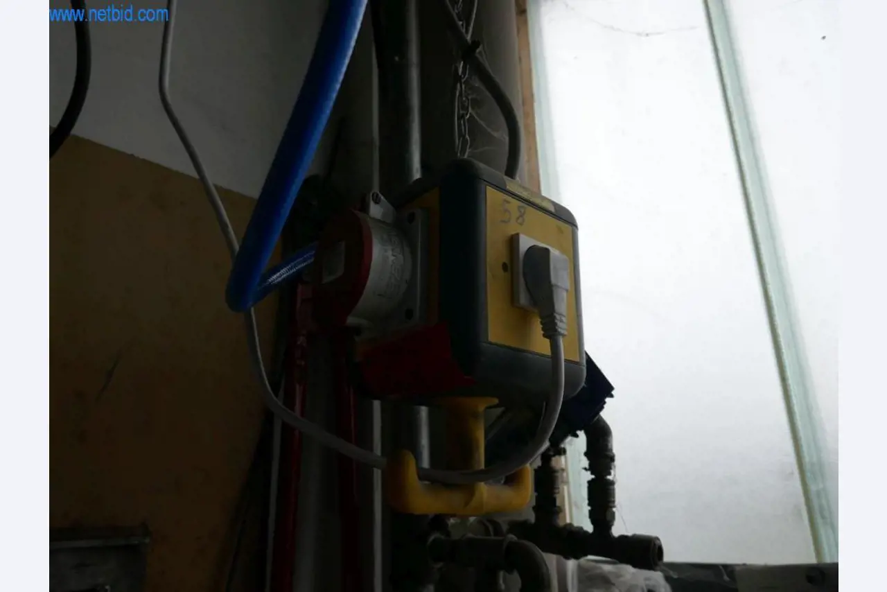 Stroje na výrobu obývacího nábytku-2