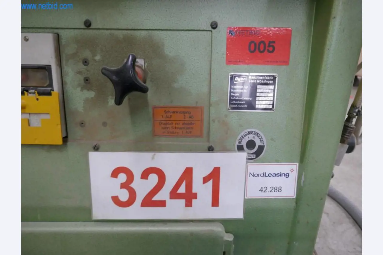 Stroje na výrobu obývacího nábytku-2