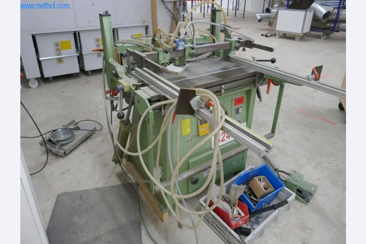 Stroje na výrobu obývacího nábytku-4