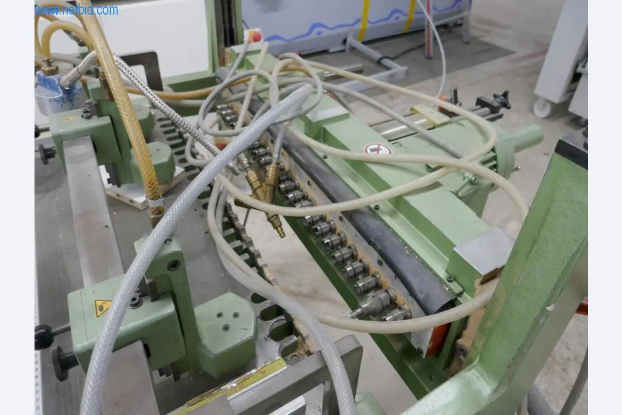 Stroje na výrobu obývacího nábytku-5