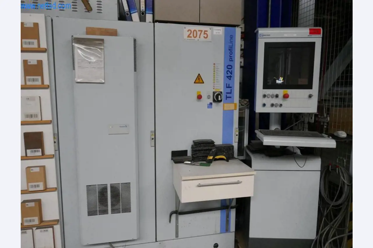 Máquinas para a produção de mobiliário para salas de estar-2