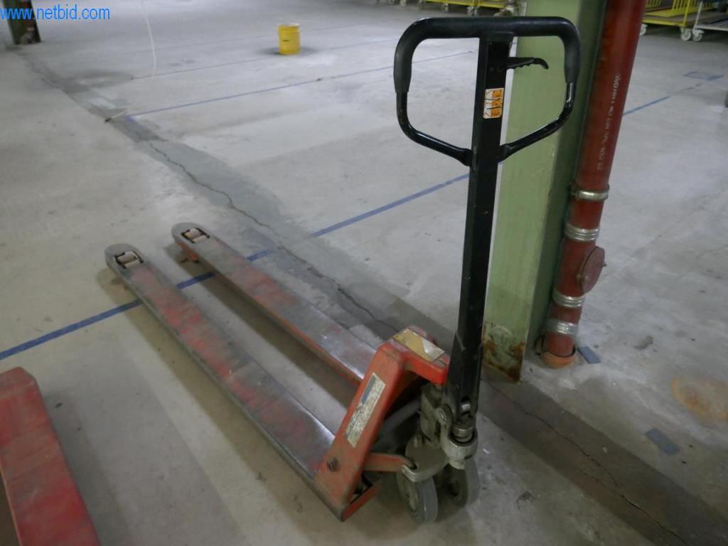 Stroje na výrobu obývacího nábytku-2