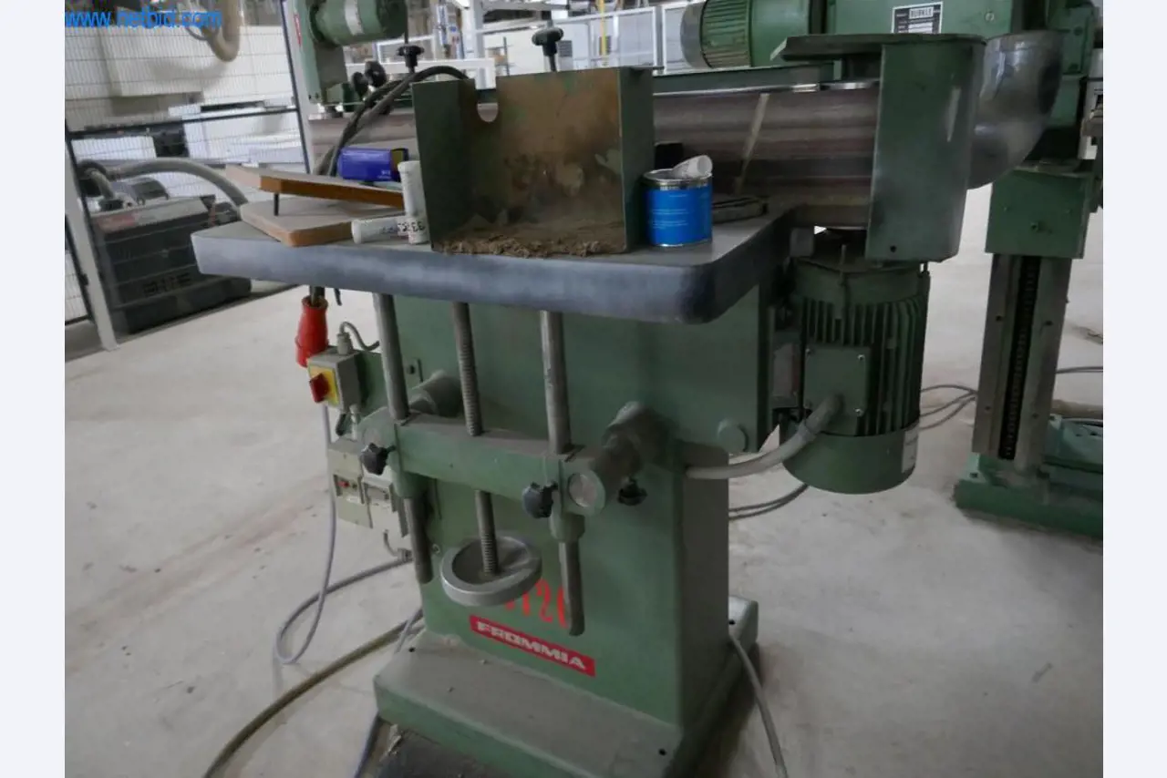 Máquinas para a produção de mobiliário para salas de estar-3