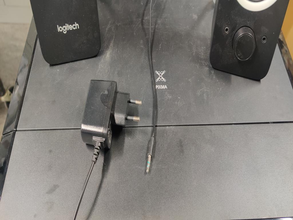 Diversos equipos informáticos para una escuela de formación profesional-10