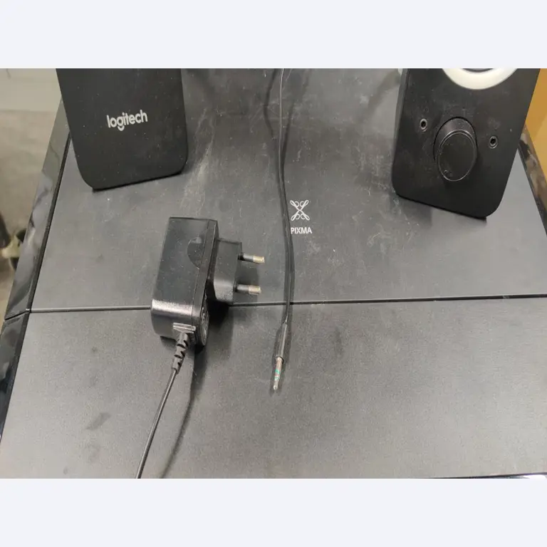 Diversos equipos informáticos para una escuela de formación profesional-10