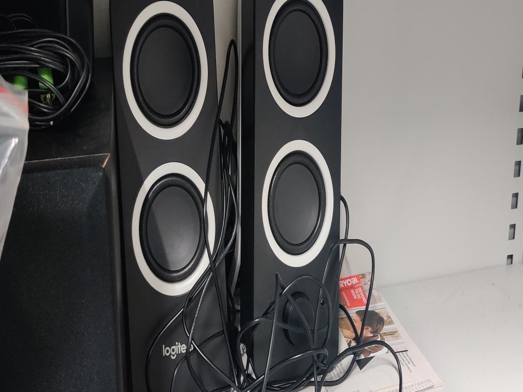 Diversos equipos informáticos para una escuela de formación profesional-11