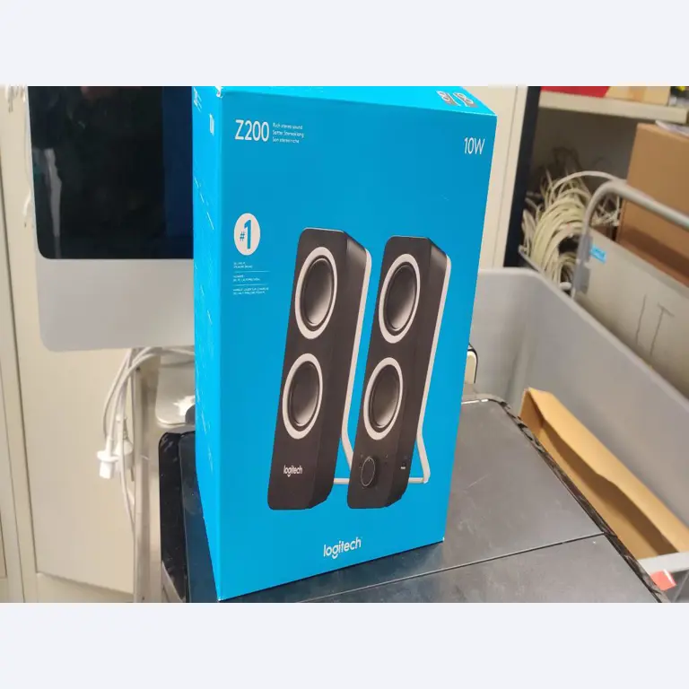 Diversos equipos informáticos para una escuela de formación profesional-1