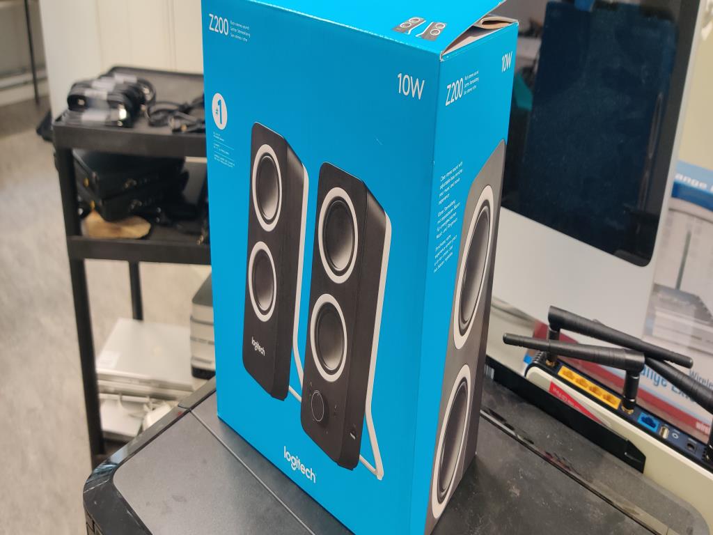 Diversos equipos informáticos para una escuela de formación profesional-2