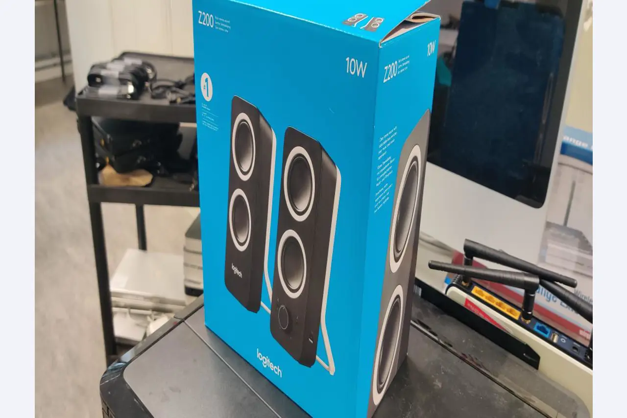 Diversos equipos informáticos para una escuela de formación profesional-2