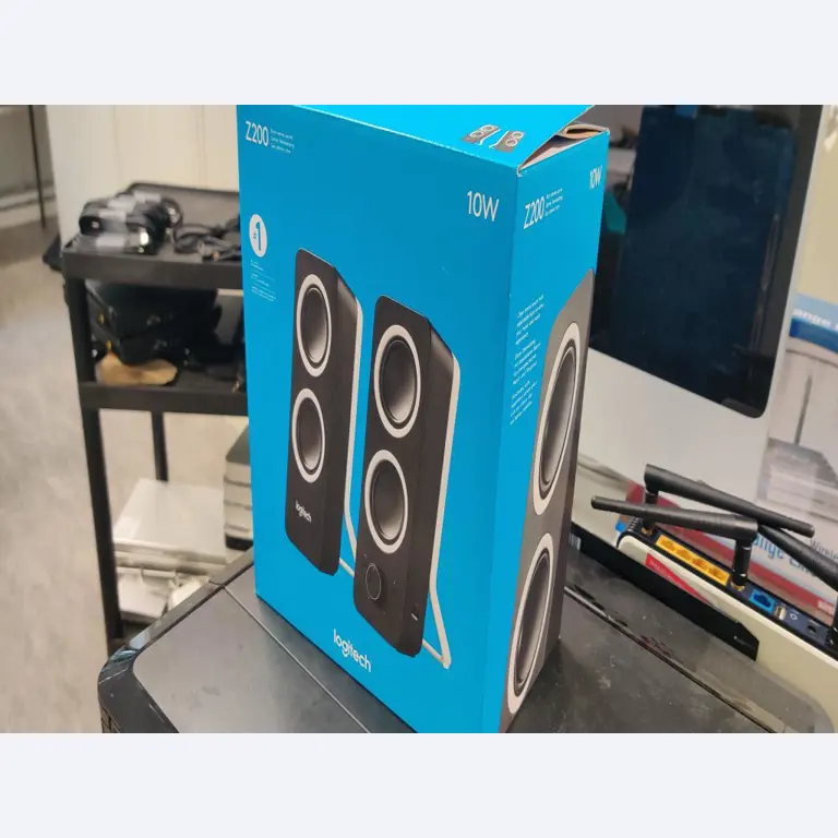 Diversos equipos informáticos para una escuela de formación profesional-2