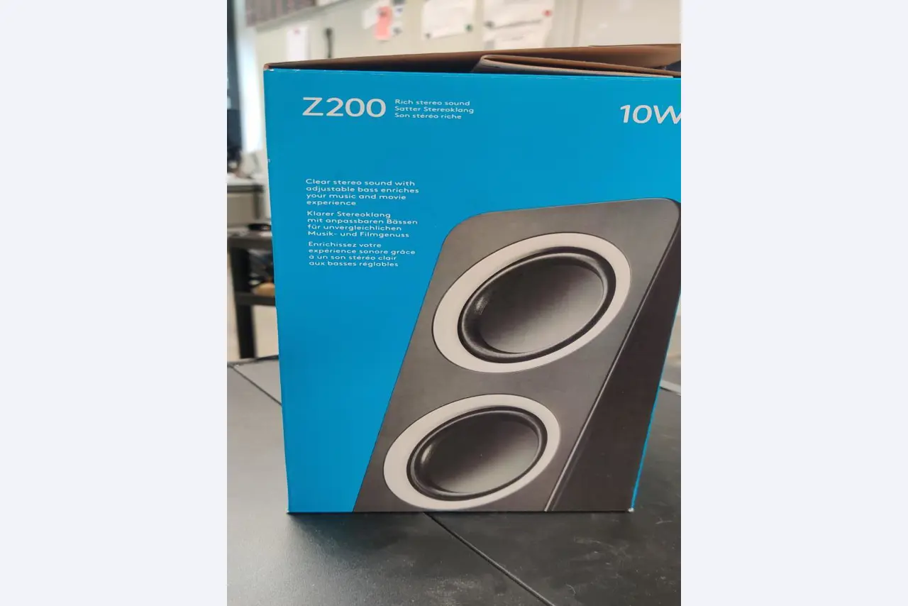 Diversos equipos informáticos para una escuela de formación profesional-3