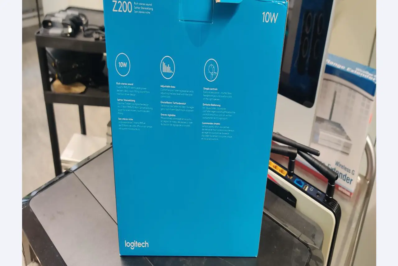 Diversos equipos informáticos para una escuela de formación profesional-4