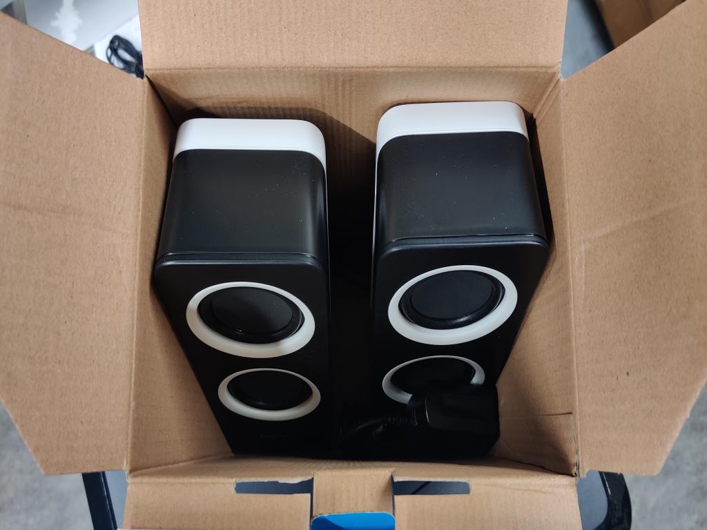 Diversos equipos informáticos para una escuela de formación profesional-6