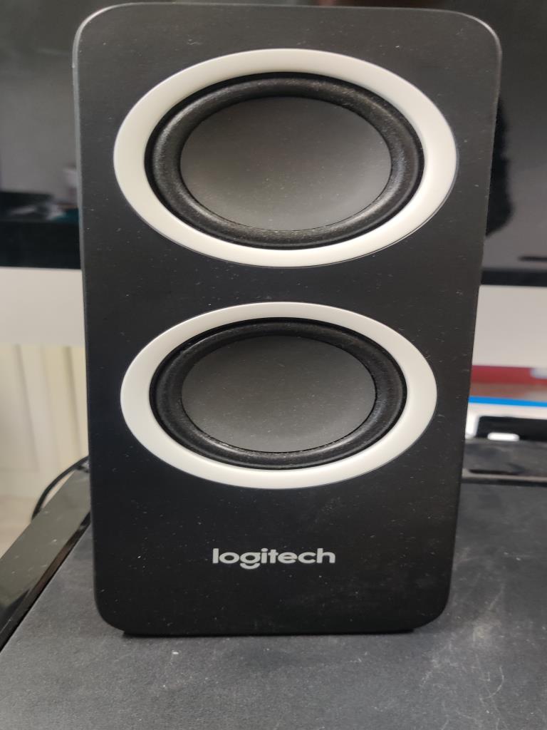 Diversos equipos informáticos para una escuela de formación profesional-8