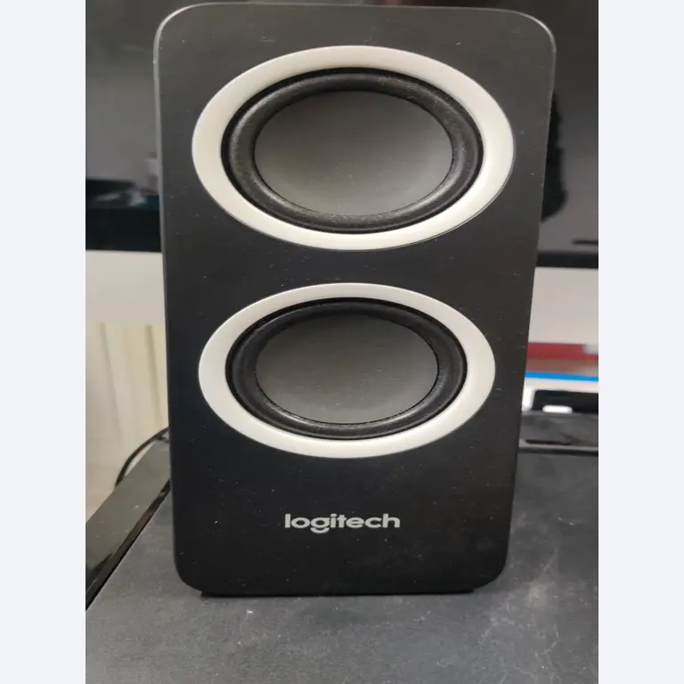 Diversos equipos informáticos para una escuela de formación profesional-8