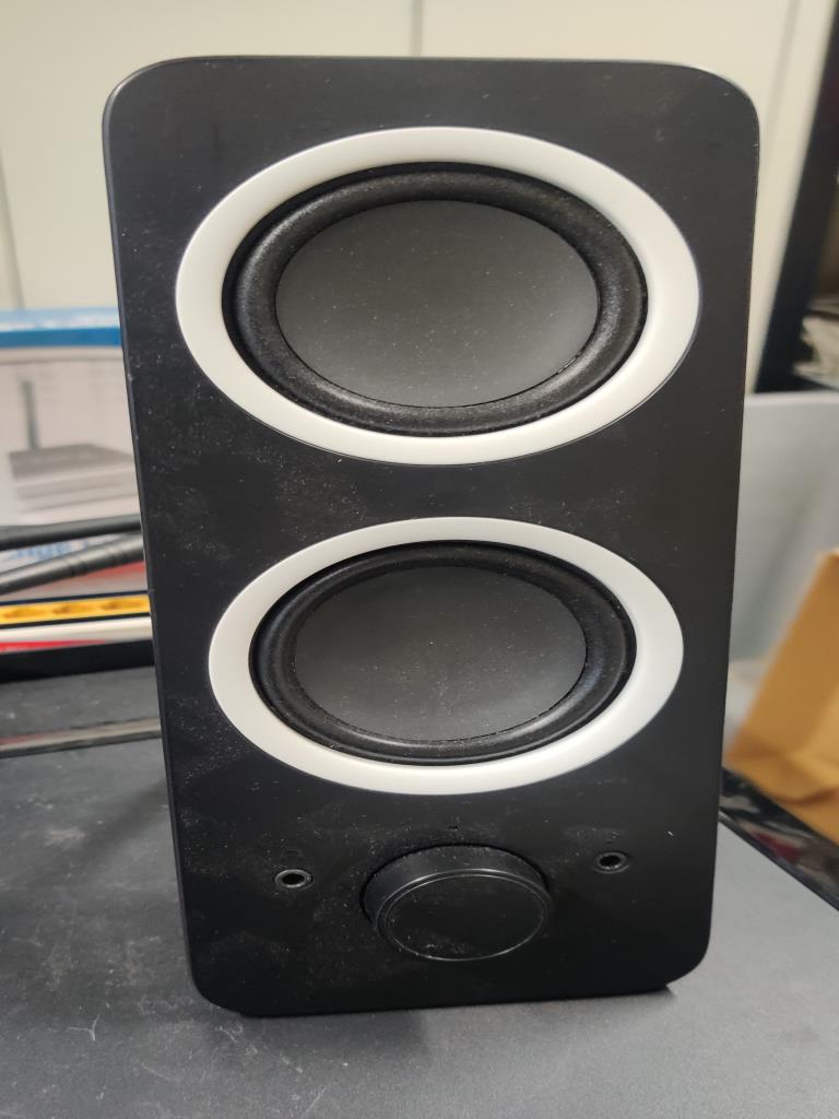 Diversos equipos informáticos para una escuela de formación profesional-9