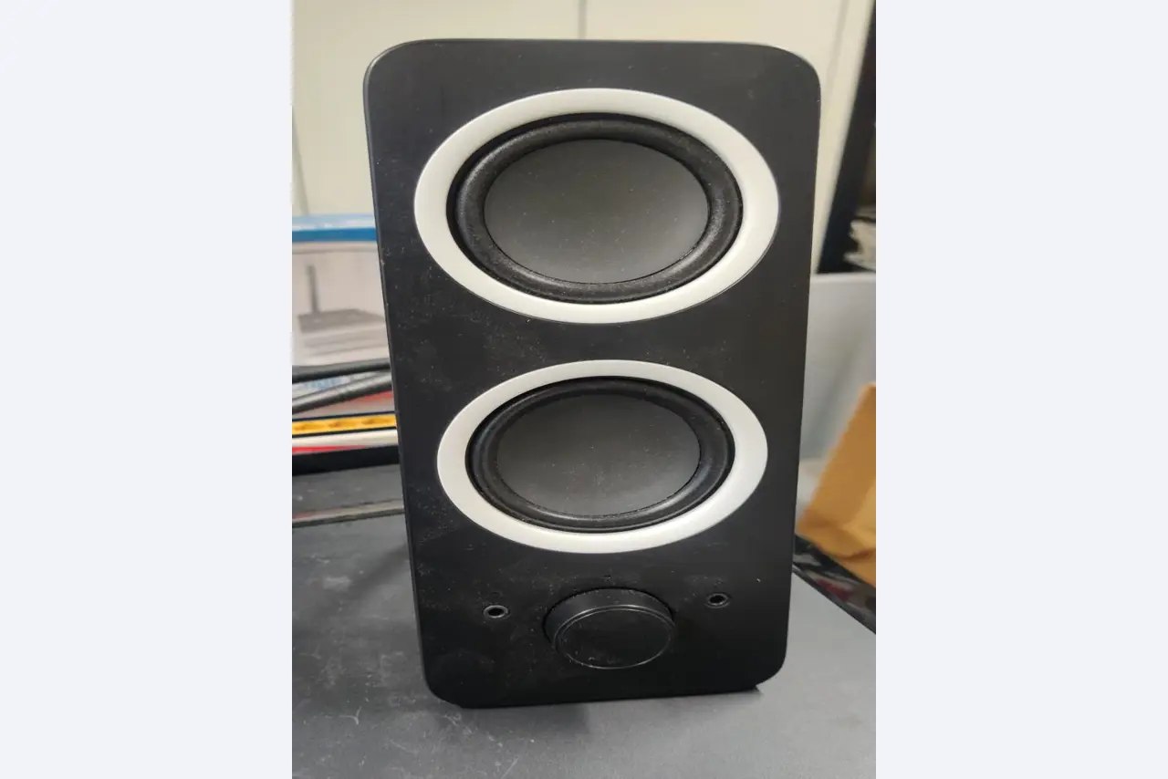 Diversos equipos informáticos para una escuela de formación profesional-9