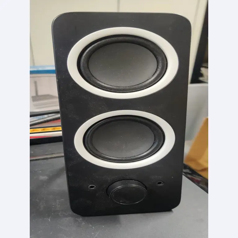 Diversos equipos informáticos para una escuela de formación profesional-9