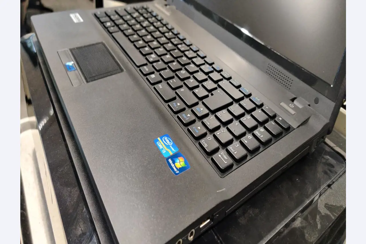 Diverse IT-apparatuur voor een beroepsschool-1