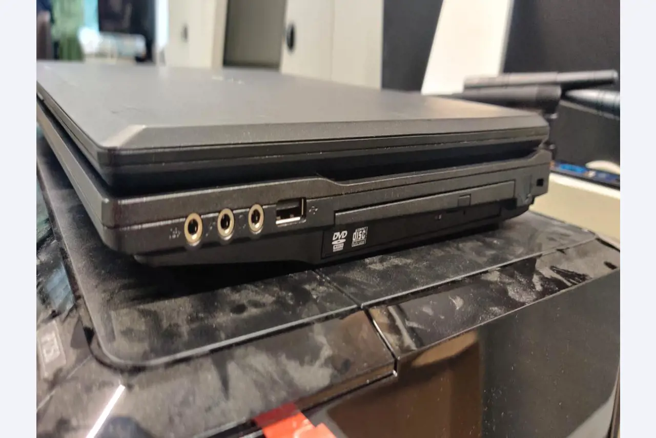 Diverse IT-apparatuur voor een beroepsschool-5