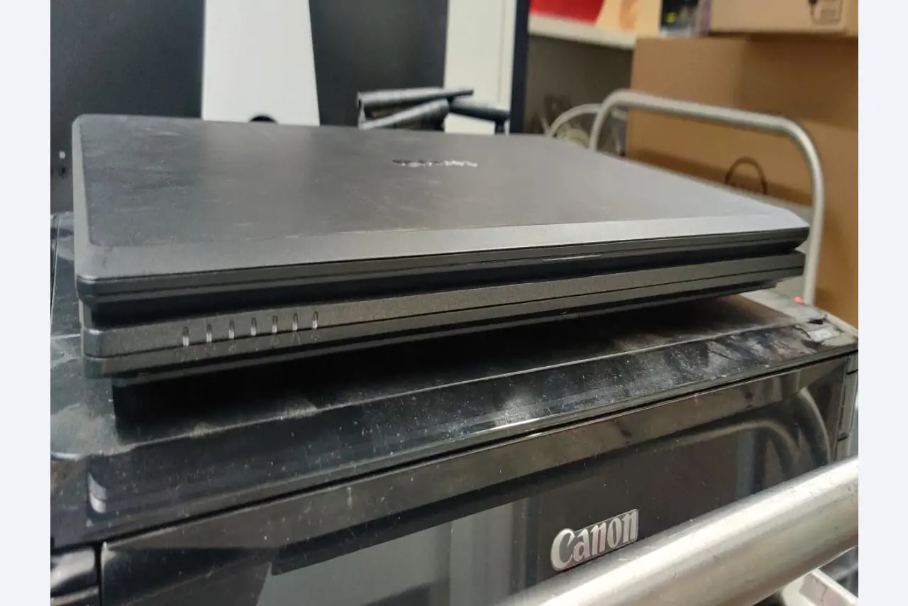 Diverse IT-apparatuur voor een beroepsschool-6