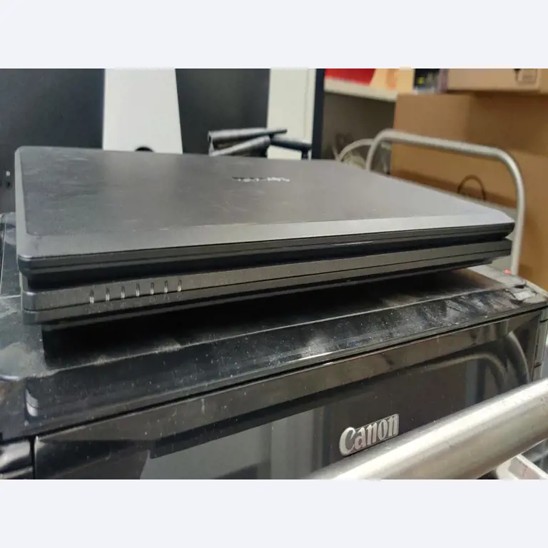 Diverse IT-apparatuur voor een beroepsschool-6