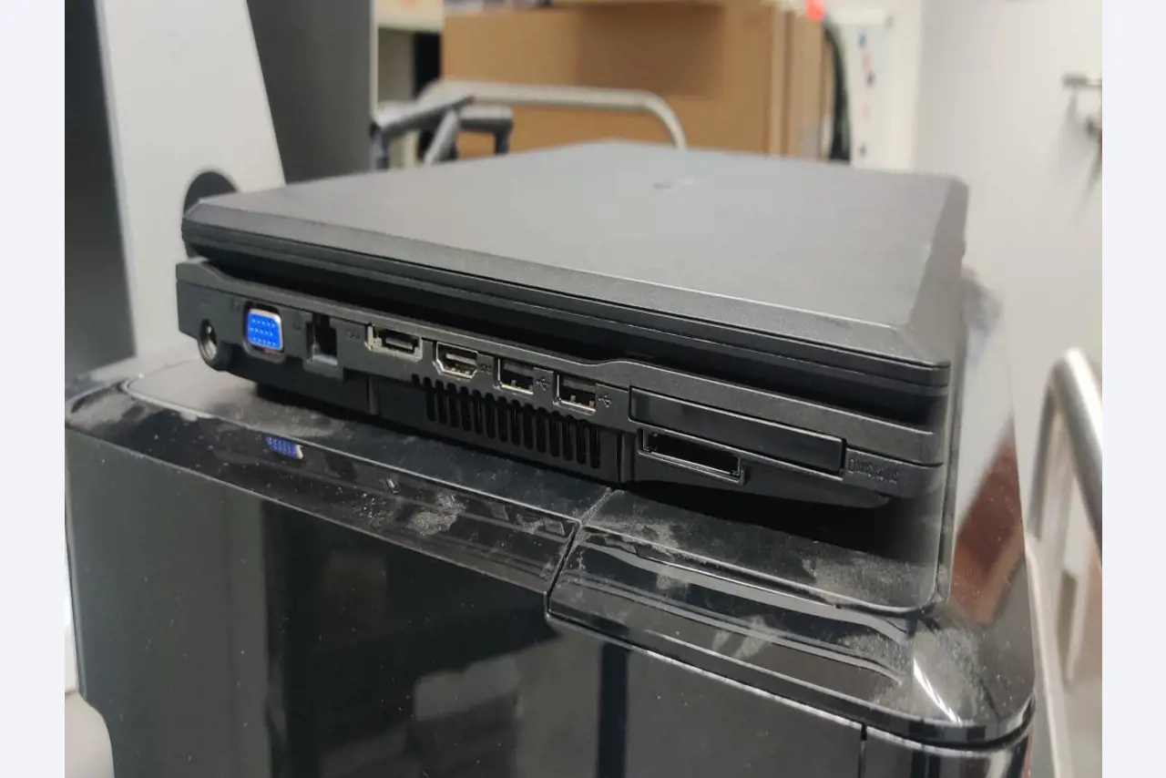 Diverse IT-apparatuur voor een beroepsschool-7