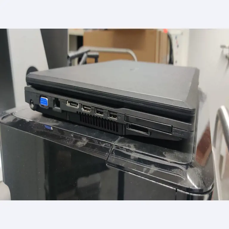 Diverse IT-apparatuur voor een beroepsschool-7