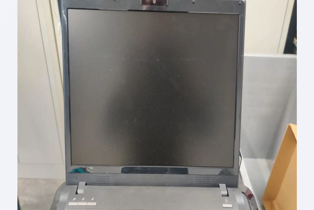 Diverse IT-apparatuur voor een beroepsschool-9