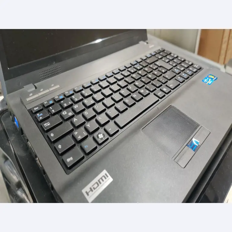 Diverse IT-apparatuur voor een beroepsschool-10